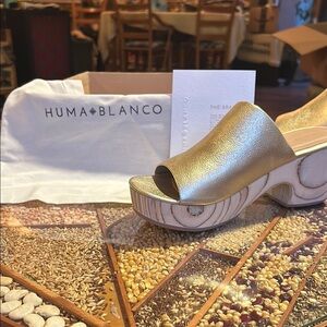 HUMA BLANCO - Katlyn with Wooden Chunky Heel and Slip-On Design